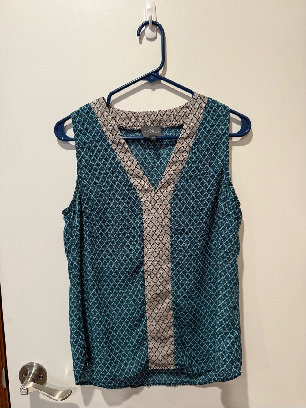 Market & Spruce Sleeveless Teal Patterned V-Neck Top